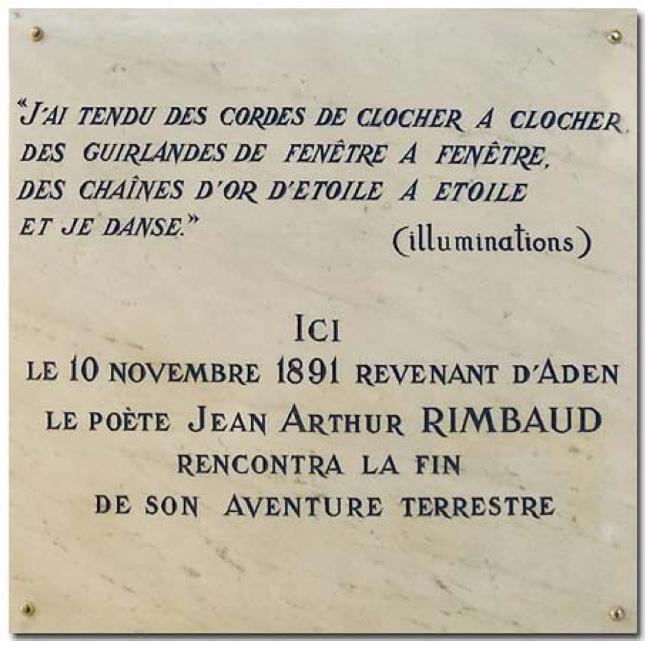 Inscriptions sur une plaque commémorative à la mémoire de Rimbaud